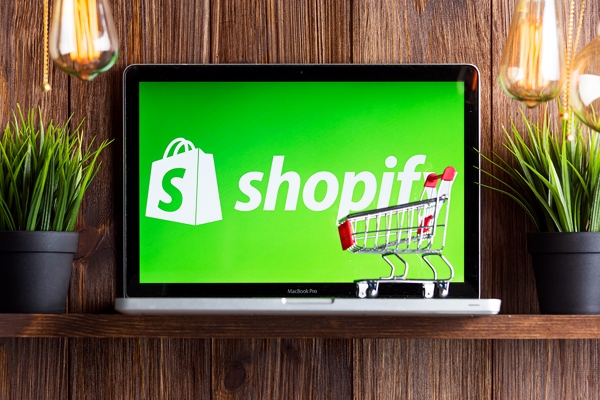 ShopifyでECサイトの制作を致します。