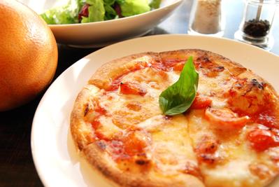 イタリアン料理店の看板で仕様された写真