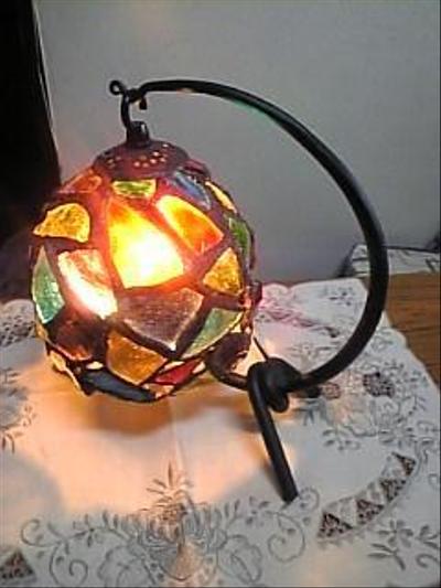 ダルガラスを使用した行灯形のランプ