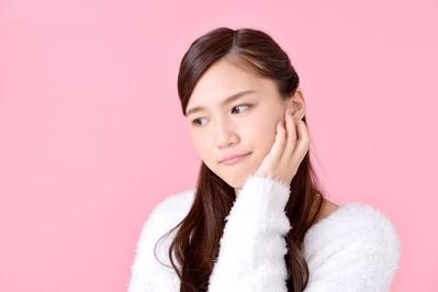 お肌のくすみを改善したい！原因と「基本が大事」な対策について