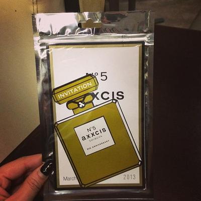 No.5香水瓶型招待状一式