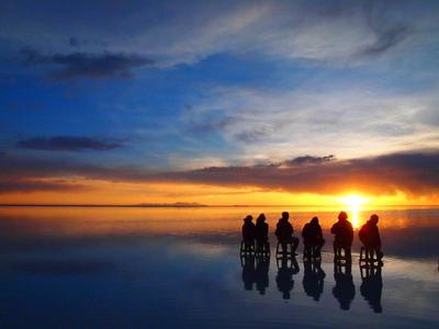 ウユニ鏡張り（ボリビア）