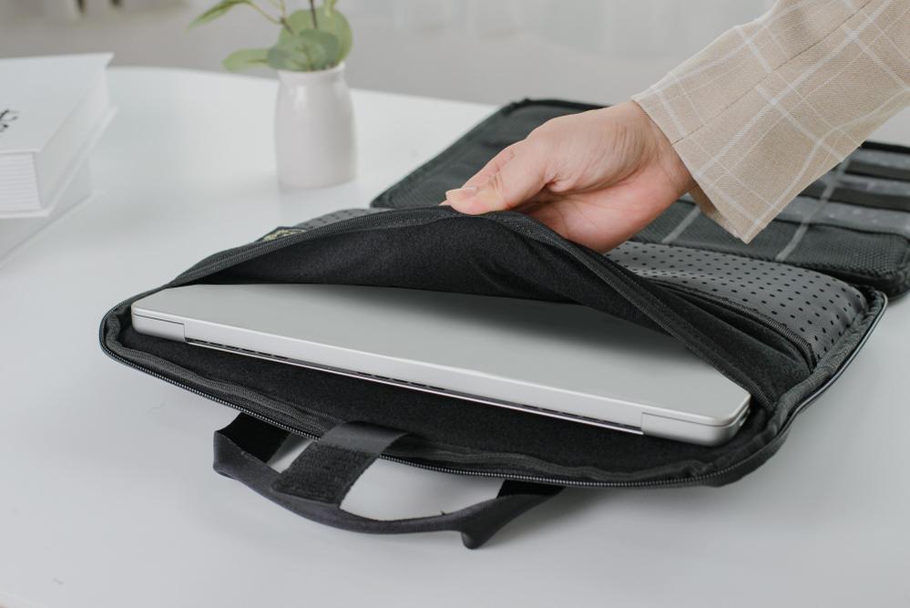 ビジネスバッグの商品撮影をさせていただきました