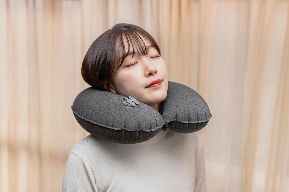 ネックピローやクッションの商品撮影＆モデルさん撮影をさせていただきました