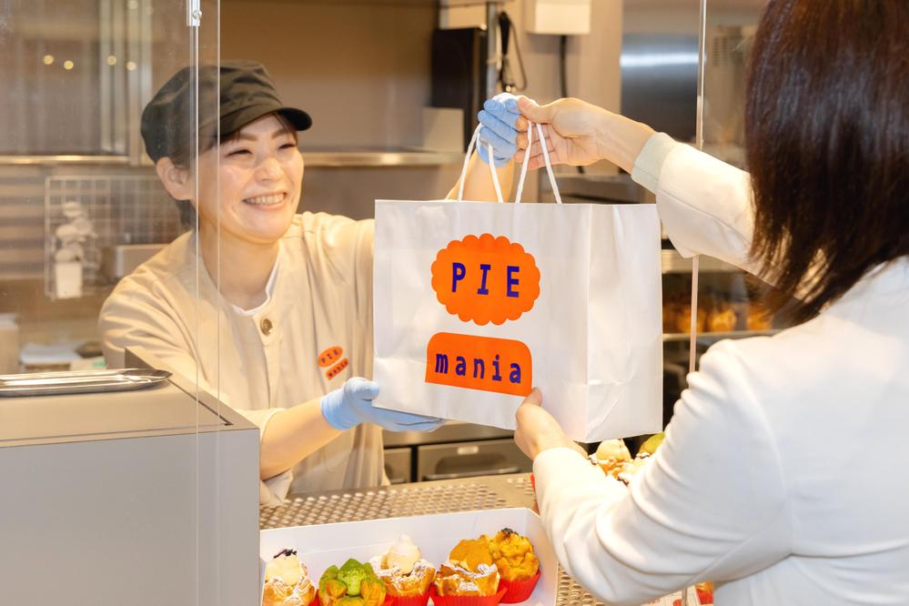 老舗ベーカリー神戸屋様のご依頼で秋葉原12月新規OPENの焼きたてアップルパイ専門店1号店の撮影をしました