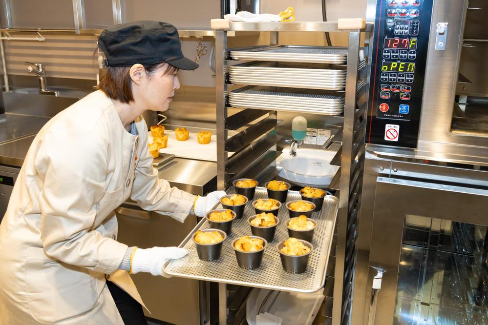 老舗ベーカリー神戸屋様のご依頼で秋葉原12月新規OPENの焼きたてアップルパイ専門店1号店の撮影をしました