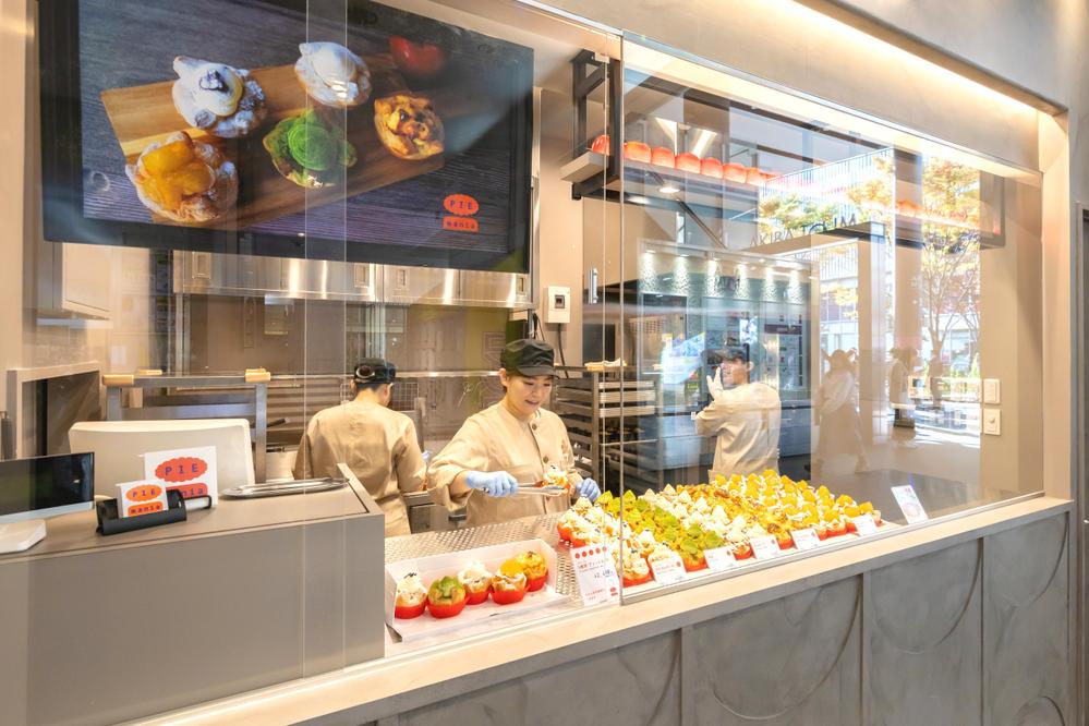 老舗ベーカリー神戸屋様のご依頼で秋葉原12月新規OPENの焼きたてアップルパイ専門店1号店の撮影をしました