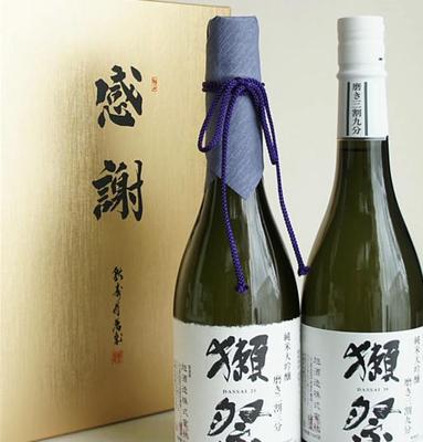 お酒の化粧箱のロゴを書かせて頂きました