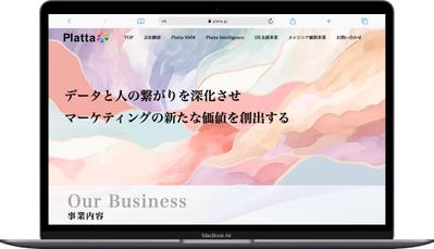 チームメンバーのマーケターがSaas企業のHPの制作をしました