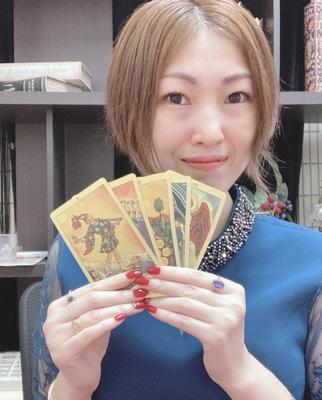 占い開運グッズを販売する会社様で、タロットカードの監修を行いました