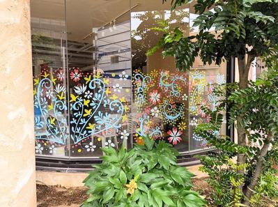 美容室のウィンドウアート を制作いたしました