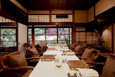 大手商社様と来日されたお客様との調印記念会食の模様を写真撮影しました