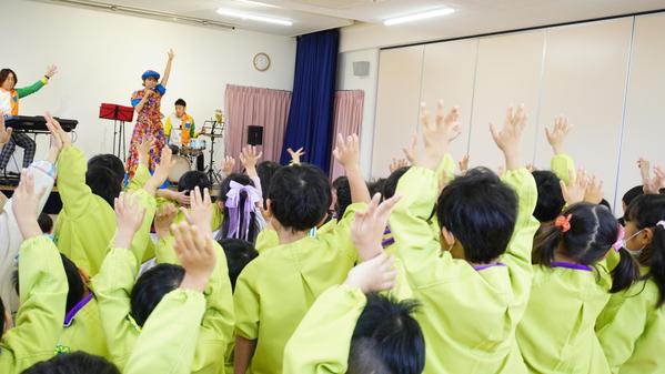 幼稚園や保育園やこども園で、子ども向けのジャズを演奏します