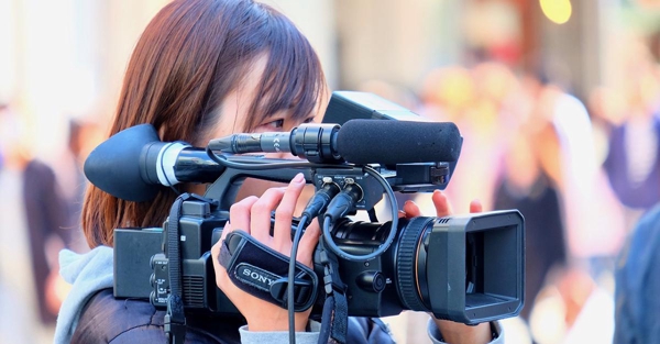 撮影承ります。
業務用カメラを最高６台使用。テレビ番組制作のプロが撮影します
