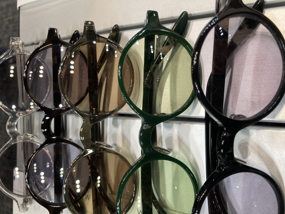 オリジナル眼鏡の設計から量産工程、お客様への納品まで行うことができます