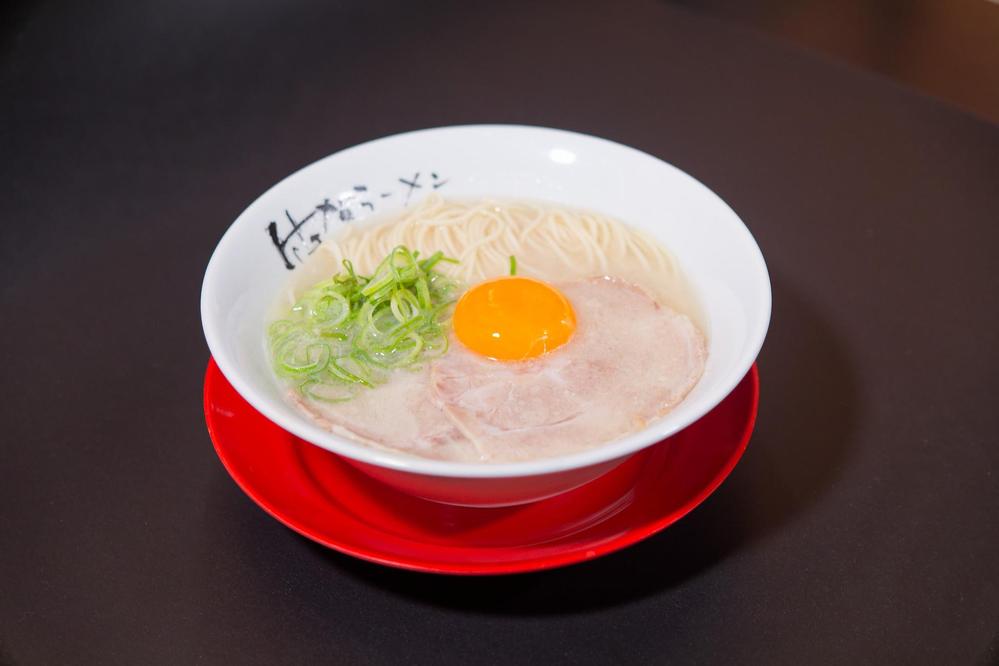 プロカメラマンが光を駆使して料理をおいしそうに撮影します