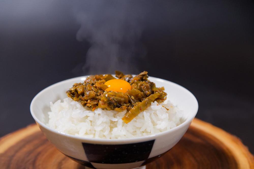 プロカメラマンが光を駆使して料理をおいしそうに撮影します