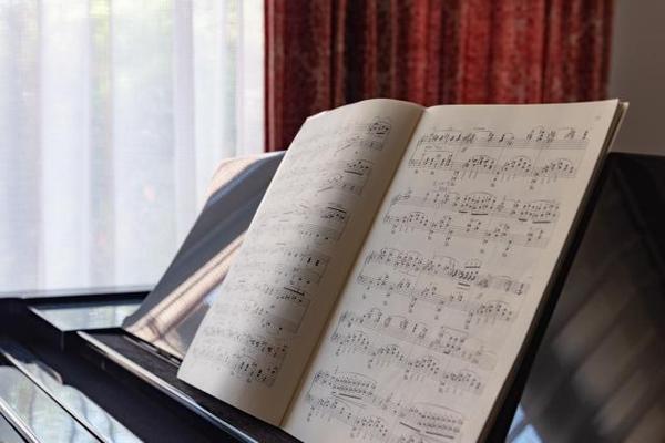ピアノに関する記事、作成します！ピアノ曲解説からコンクール・受験まで何でも対応！ます