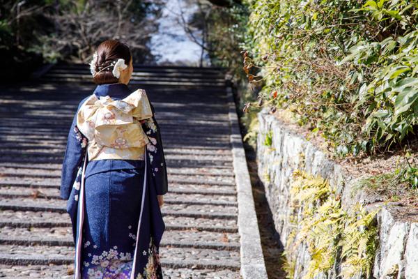 ご家族様の振袖・成人式前・後撮りを撮影させていただきます