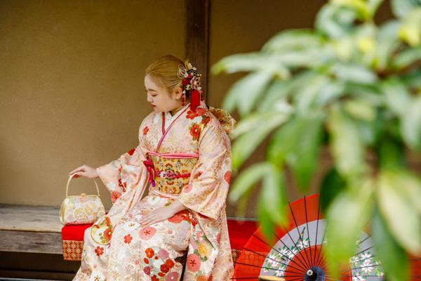 ご家族様の振袖・成人式前・後撮りを撮影させていただきます