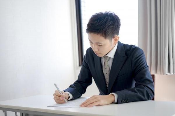 契約書専門の行政書士が契約書案を作成・レビューいたします