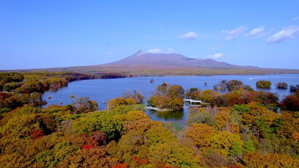 高性能のドローンを使って、静止画や動画を撮影・制作します