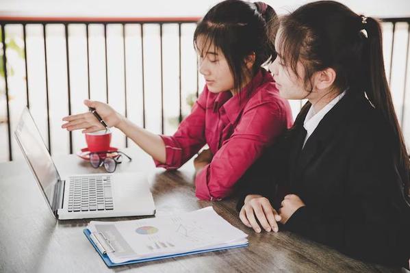 【業務効率を最大化】貴社専用のAIシステムを開発します