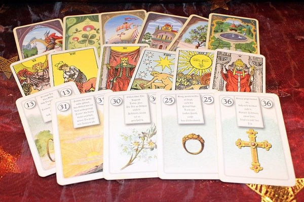 【現役占い師からお伝えします】あなたを「占星術」「カード」を使って導きます