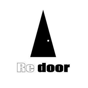DD (TITICACACO)さんのキャンプ/アウトドアブランド「Re door 」のロゴへの提案
