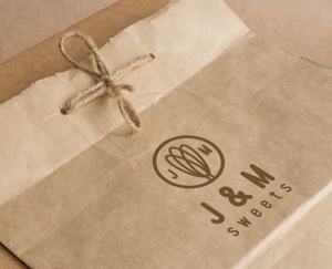 ALTAGRAPH (ALTAGRAPH)さんのスイーツショップ　J＆M sweets　のロゴへの提案