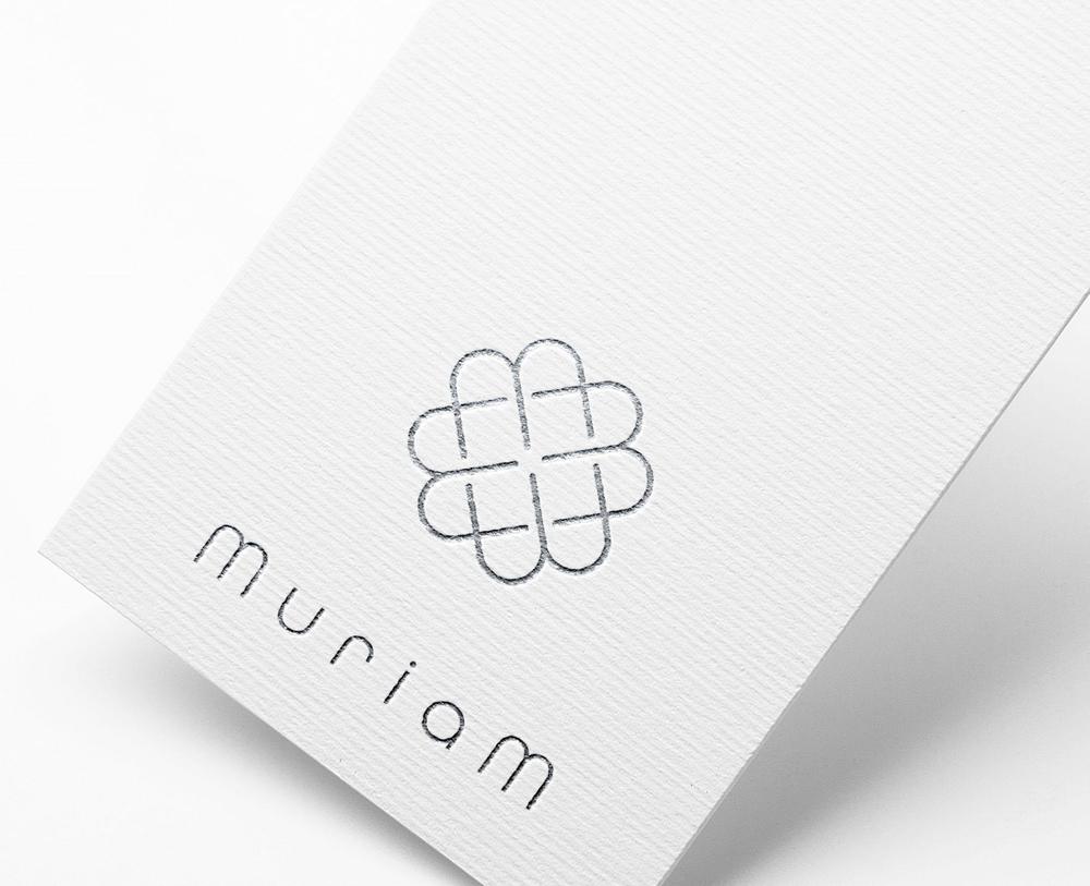 総合ビューティーサロン「MuriaM （ミュリアム）」のロゴ