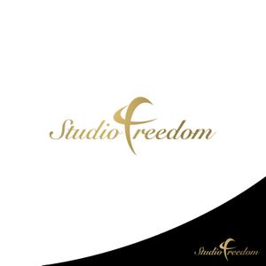 ロゴ研究所 (rogomaru)さんの新規EVENT SPACE「Studio Freedom」のロゴへの提案