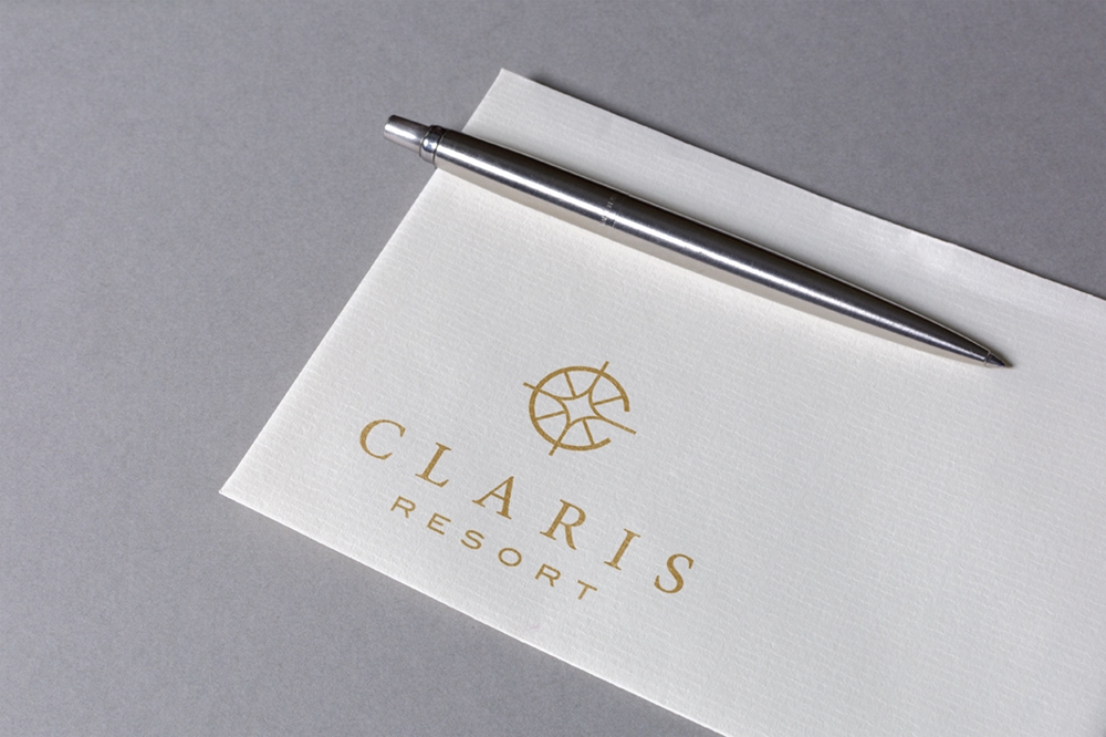 ホテル運営会社　CLARIS　RESORT の名刺や封筒などに印刷するロゴ