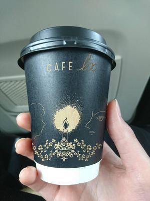 picasioさんの人気カフェのお持ち帰り用プラスチックコップ＆紙コップの全面デザインへの提案