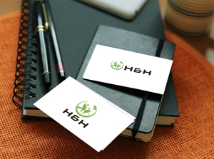ark-media (ark-media)さんの株式会社H&Hホールディングスのロゴへの提案