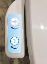 100% Kumi (kudesignz)さんの海外で販売中の水圧式シャワートイレ操作パネルのシールデザイン（リニューアル）への提案