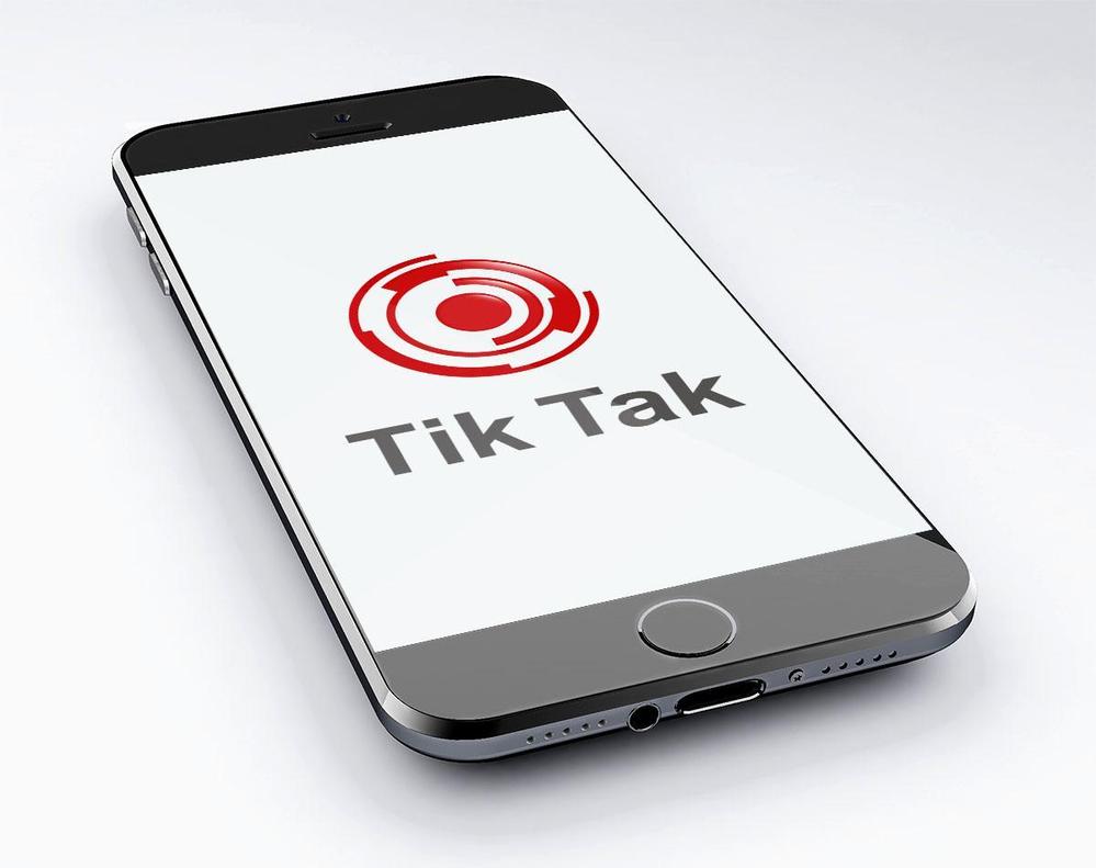 スピーディーなサービスを約束する「tik-tak.jp」ロゴ（東南アジア人向け）