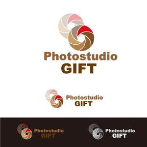 kora３ (kora3)さんのフォトスタジオ創設にともない「Photostudio GIFT」のロゴ制作の依頼への提案