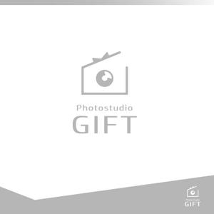 晴 (haru-mt)さんのフォトスタジオ創設にともない「Photostudio GIFT」のロゴ制作の依頼への提案