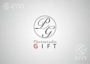 take2110 ()さんのフォトスタジオ創設にともない「Photostudio GIFT」のロゴ制作の依頼への提案