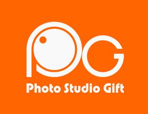 Smt (Cbt_Pkm)さんのフォトスタジオ創設にともない「Photostudio GIFT」のロゴ制作の依頼への提案