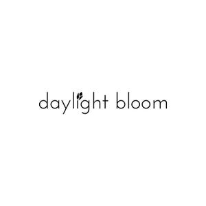 Yolozu (Yolozu)さんのフラワーアレンジメントレッスンのスタジオロゴ「daylight bloom」のキャピタルロゴへの提案