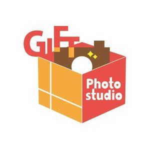 yucchi8383 (ryoyuki_510)さんのフォトスタジオ創設にともない「Photostudio GIFT」のロゴ制作の依頼への提案