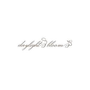 ｊ.ｍ. (jntgwemk)さんのフラワーアレンジメントレッスンのスタジオロゴ「daylight bloom」のキャピタルロゴへの提案