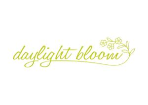 FOREST FIELD (AKI-47)さんのフラワーアレンジメントレッスンのスタジオロゴ「daylight bloom」のキャピタルロゴへの提案