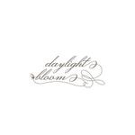 ｊ.ｍ. (jntgwemk)さんのフラワーアレンジメントレッスンのスタジオロゴ「daylight bloom」のキャピタルロゴへの提案