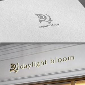 late_design ()さんのフラワーアレンジメントレッスンのスタジオロゴ「daylight bloom」のキャピタルロゴへの提案