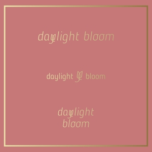 delicious (delicious-design)さんのフラワーアレンジメントレッスンのスタジオロゴ「daylight bloom」のキャピタルロゴへの提案