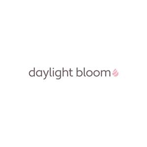 ToneStudio (ToneStudio)さんのフラワーアレンジメントレッスンのスタジオロゴ「daylight bloom」のキャピタルロゴへの提案