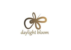 Gpj (Tomoko14)さんのフラワーアレンジメントレッスンのスタジオロゴ「daylight bloom」のキャピタルロゴへの提案